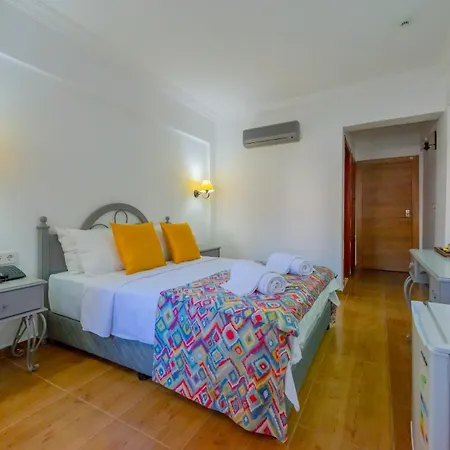 Mia Otel *