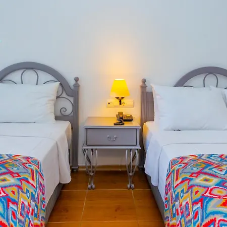 Mia Otel *