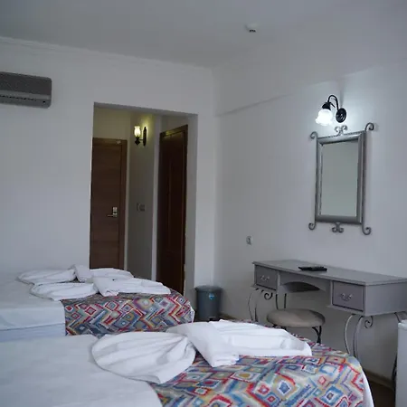 Mia Hotel *